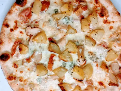 Pizza Are zovo con impasto a lievito madre – Pizzeria Al Basilico, Verona