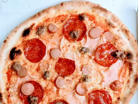 Pizza Gianferari con impasto a lievito madre – Pizzeria Al Basilico, Verona