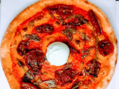 Pizza Giove con impasto a lievito madre – Pizzeria Al Basilico, Verona