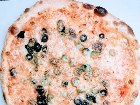 Pizza Napoli con impasto a lievito madre – Pizzeria Al Basilico, Verona