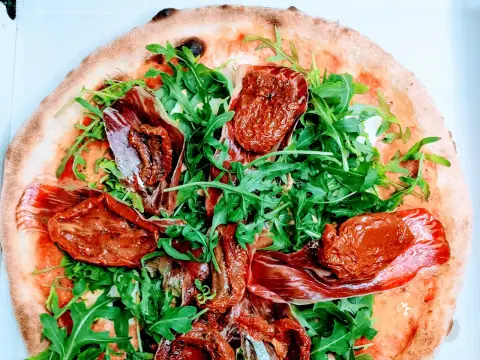 Pizza Trentina con impasto a lievito madre – Pizzeria Al Basilico, Verona