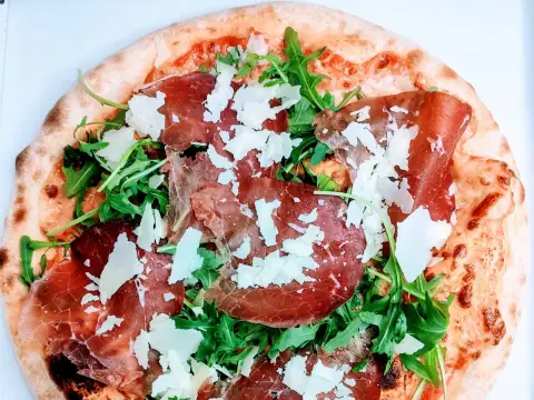 Pizza Valtellina con impasto a lievito madre – Pizzeria Al Basilico, Verona