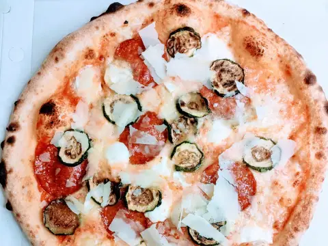 Pizza Veneta con impasto a lievito madre – Pizzeria Al Basilico, Verona